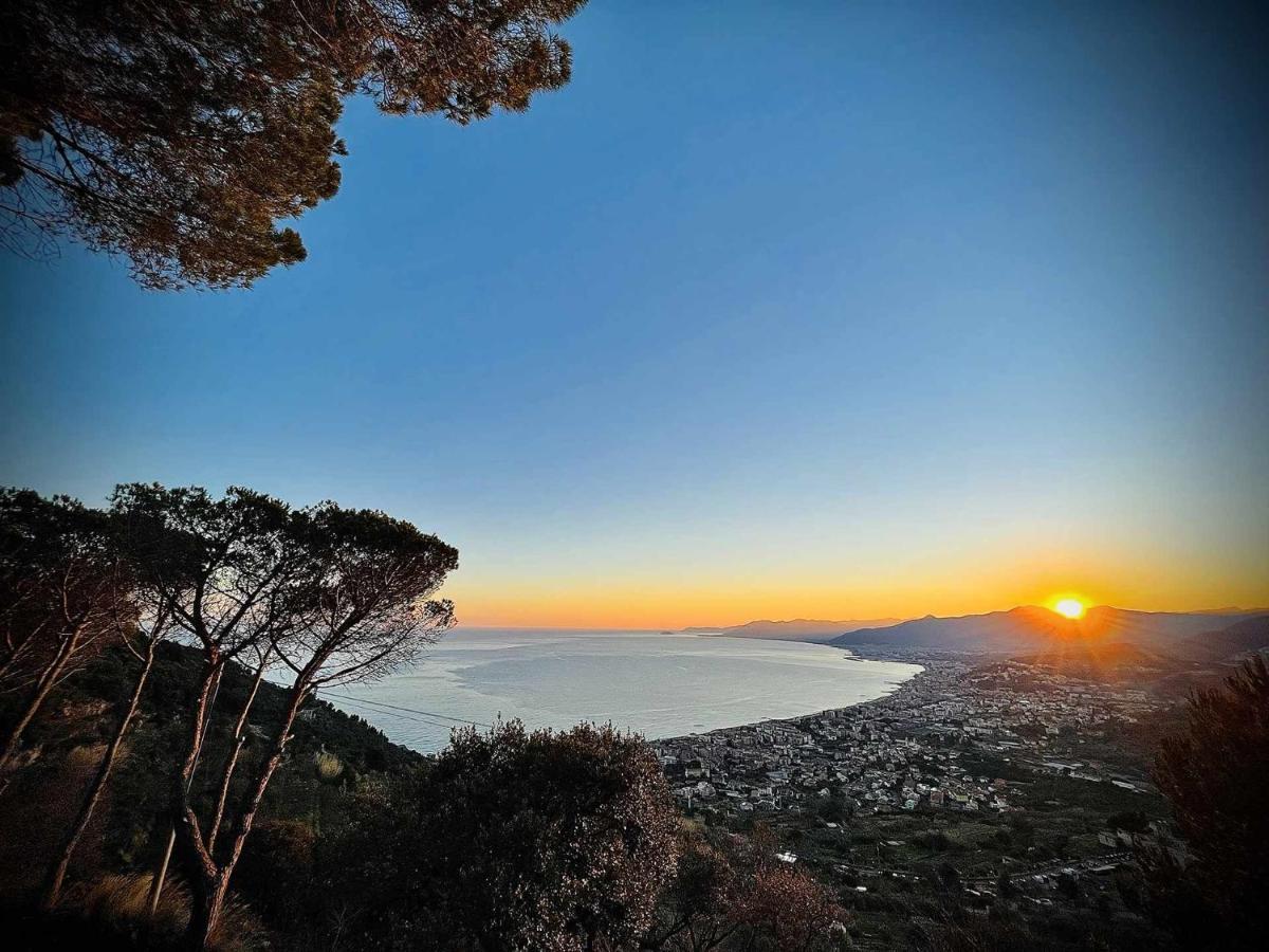 Le Torri Riviera Holiday Αλμπένγκα Εξωτερικό φωτογραφία