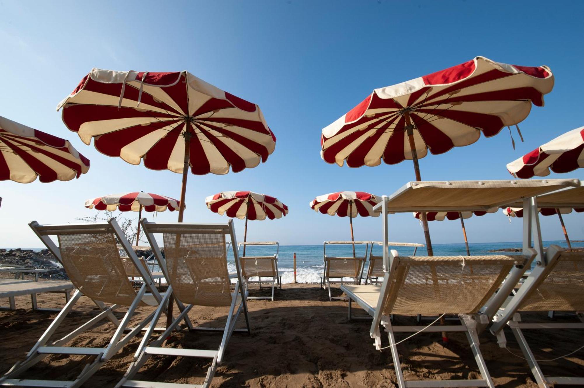 Le Torri Riviera Holiday Αλμπένγκα Εξωτερικό φωτογραφία