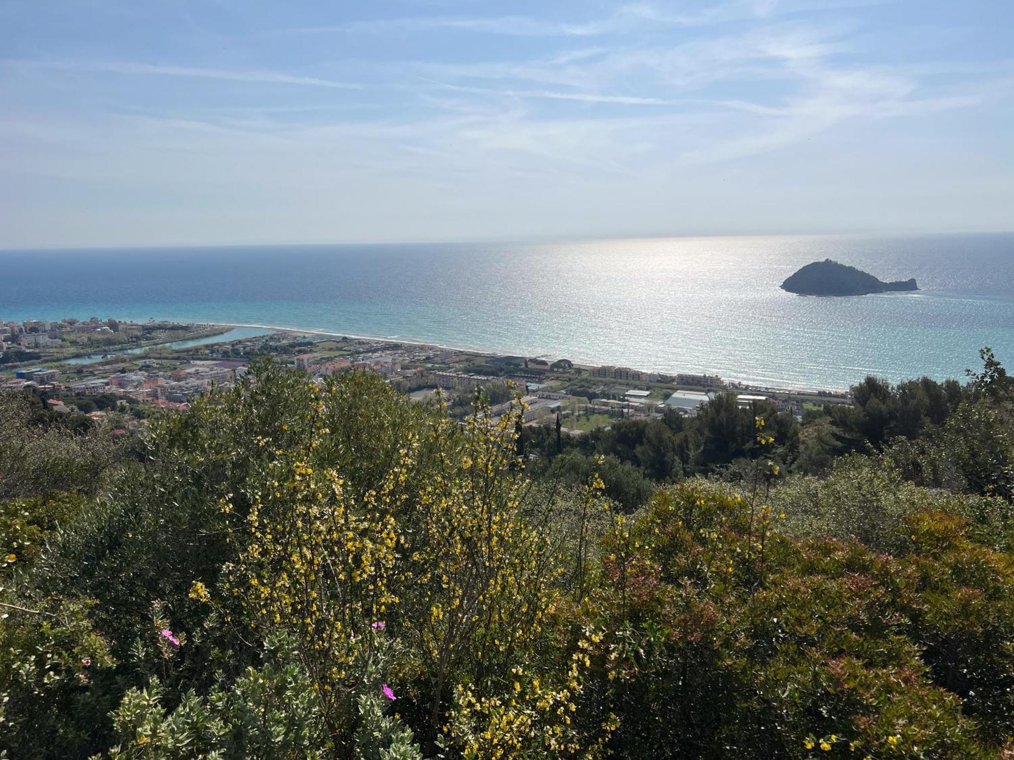 Le Torri Riviera Holiday Αλμπένγκα Εξωτερικό φωτογραφία